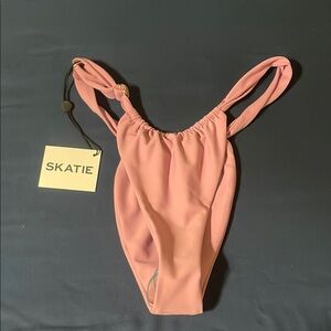 Skatie Bobbie bottoms NWT